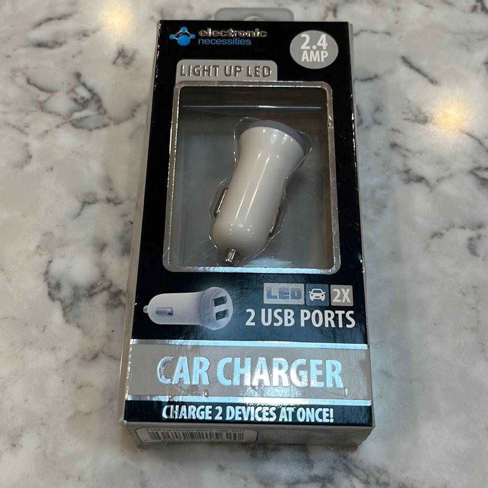 Car Cell Phone USB Charger 2.4 Amp 2 Port USB Charger NWT White